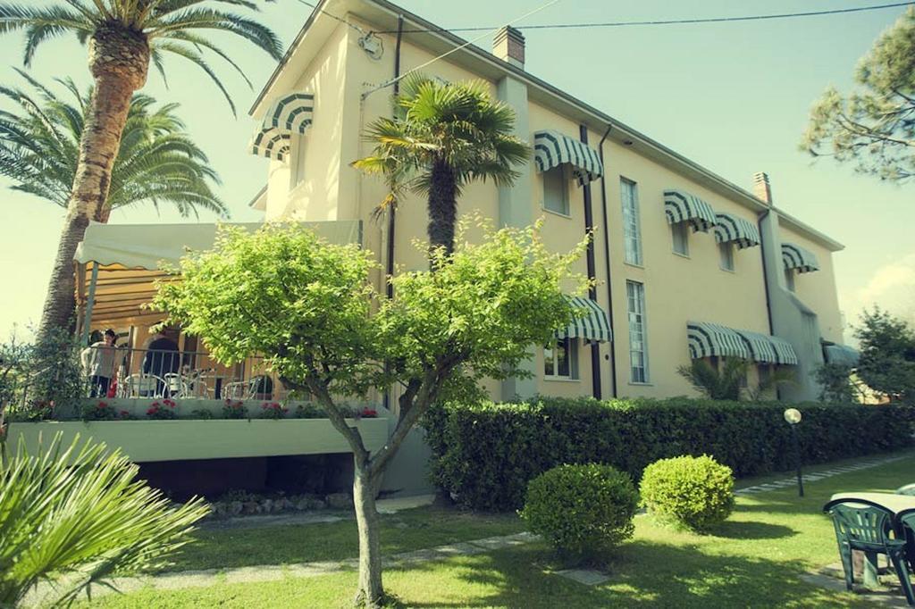 Hotel Parma Mare Marina di Massa Buitenkant foto